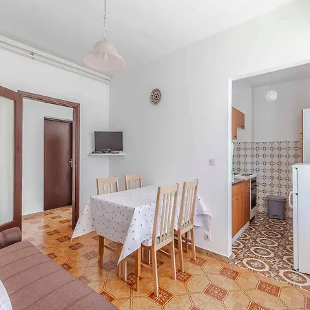 Apartment In Borik